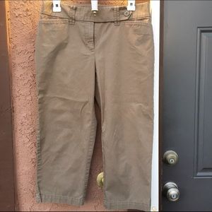 Ann Taylor LOFT Khaki Capris Size 2 Curvy