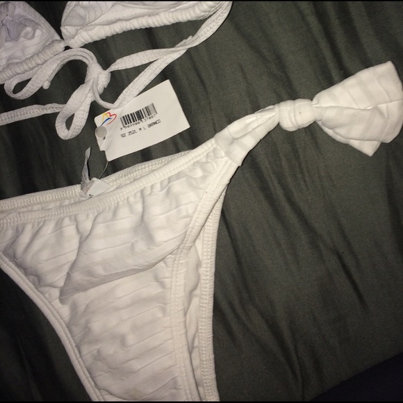 BRAZILIAN BIKINI SET WHITE RUFFLES AND TIES - Picture 3 of 4