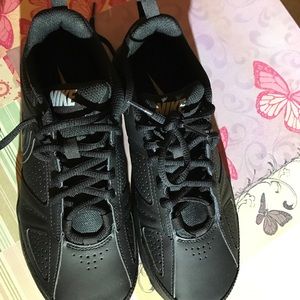 Black Nike slip resistant shoes