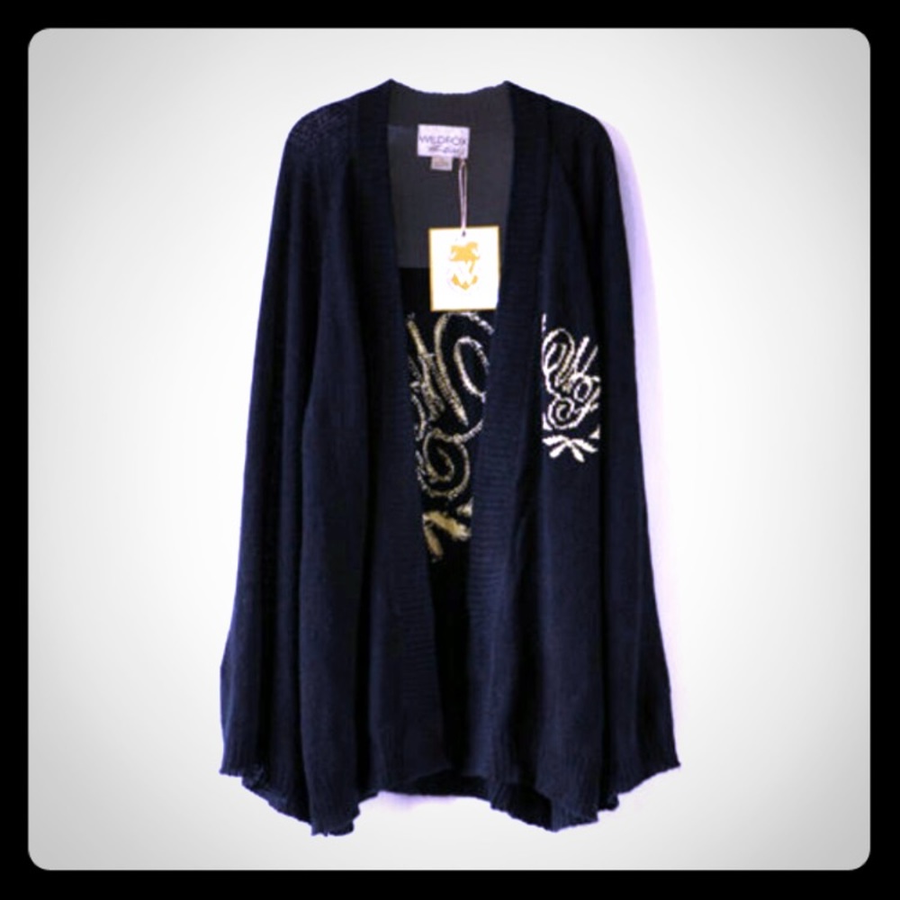 Val Victorian while fox sweater