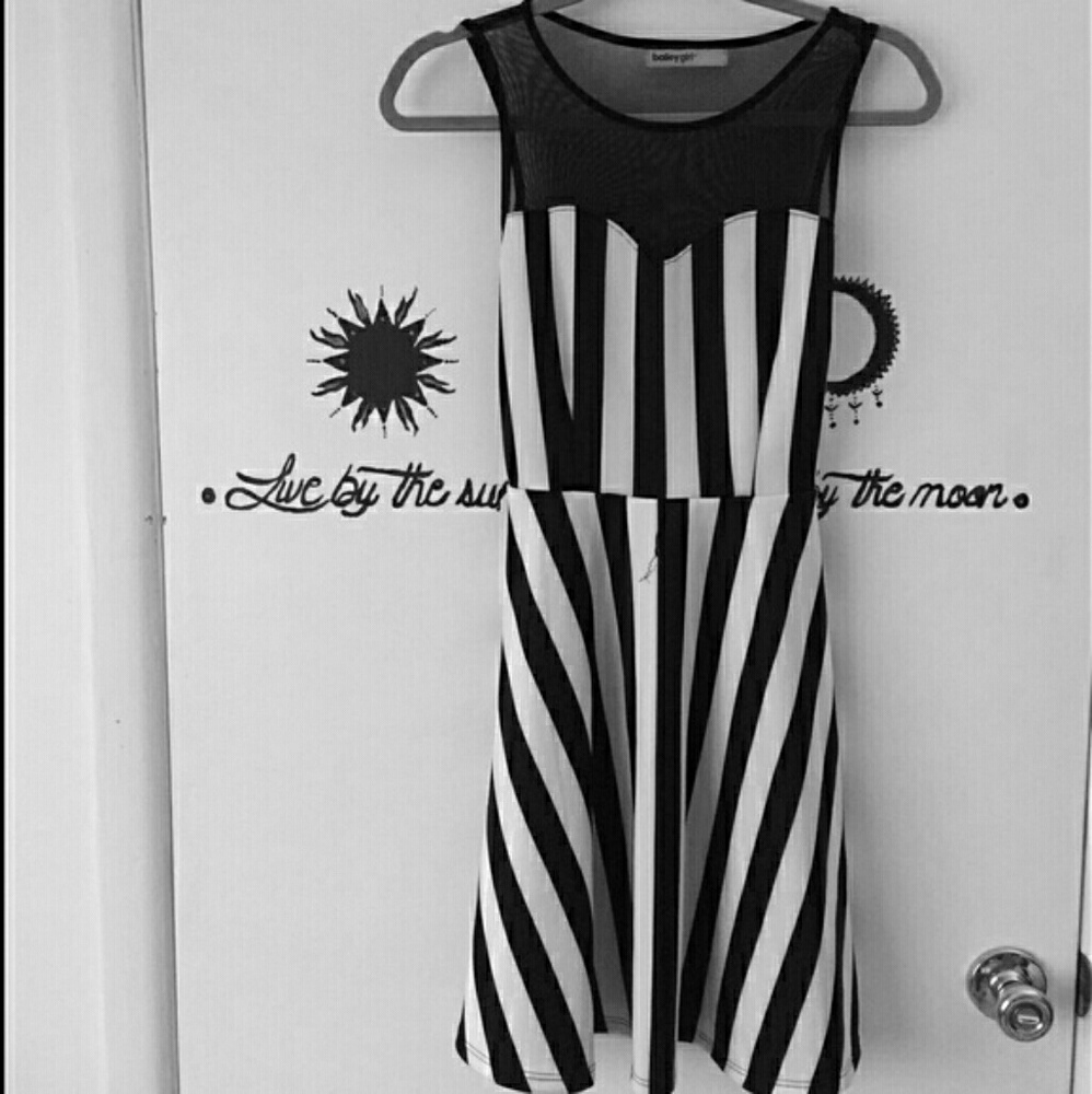 Aria Pretty little liars black white stripe dress