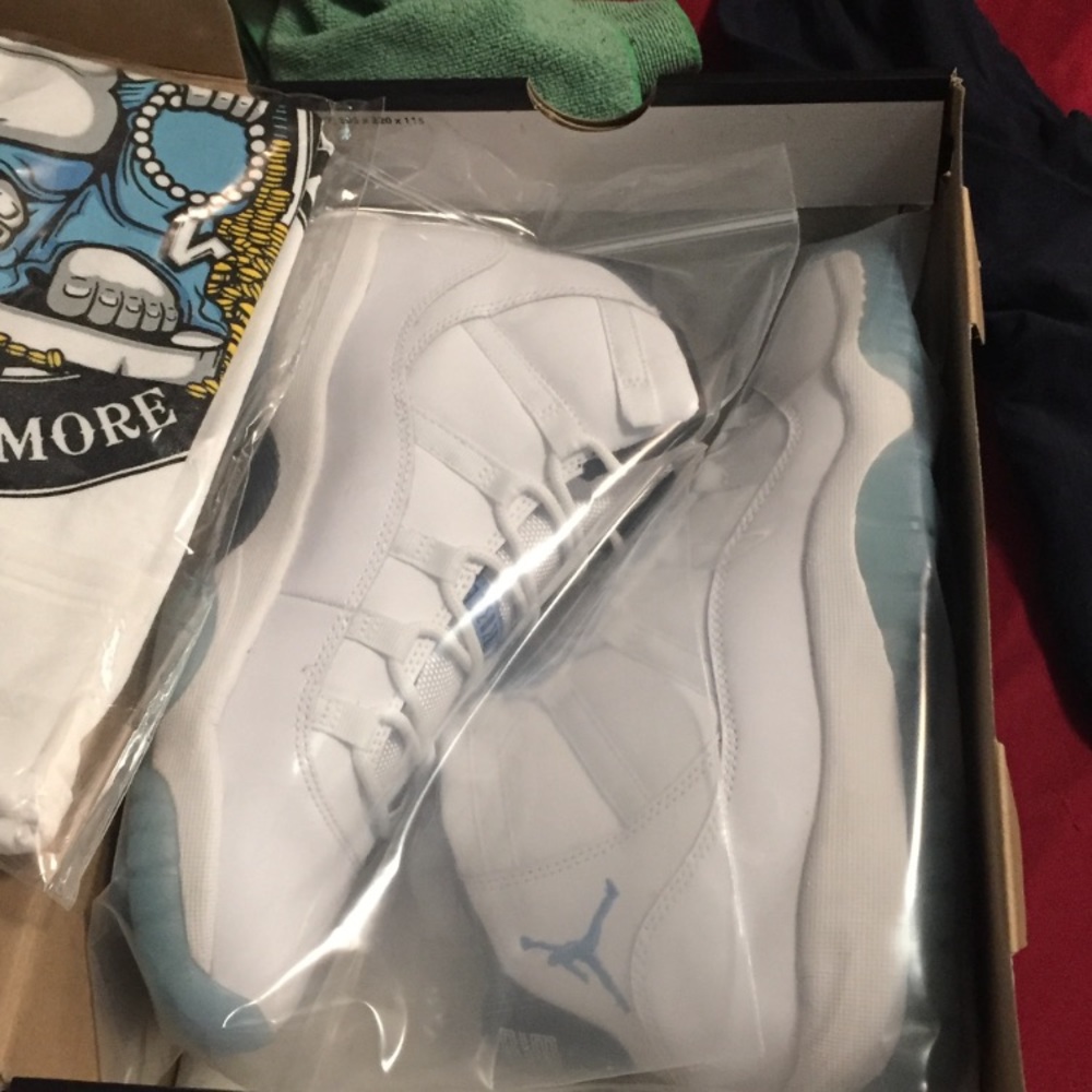 Air Jordan 11 legend blue never worn