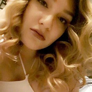 Meet your Posher, Claudia