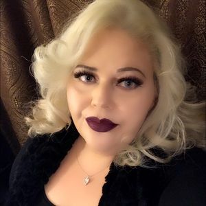 Meet your Posher, Antonia