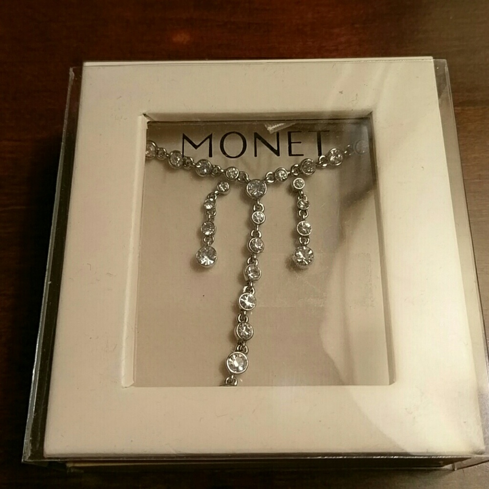 Dangling glamour Monet necklace