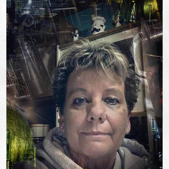 Meet your Posher, Laura - Picture 1 of 1