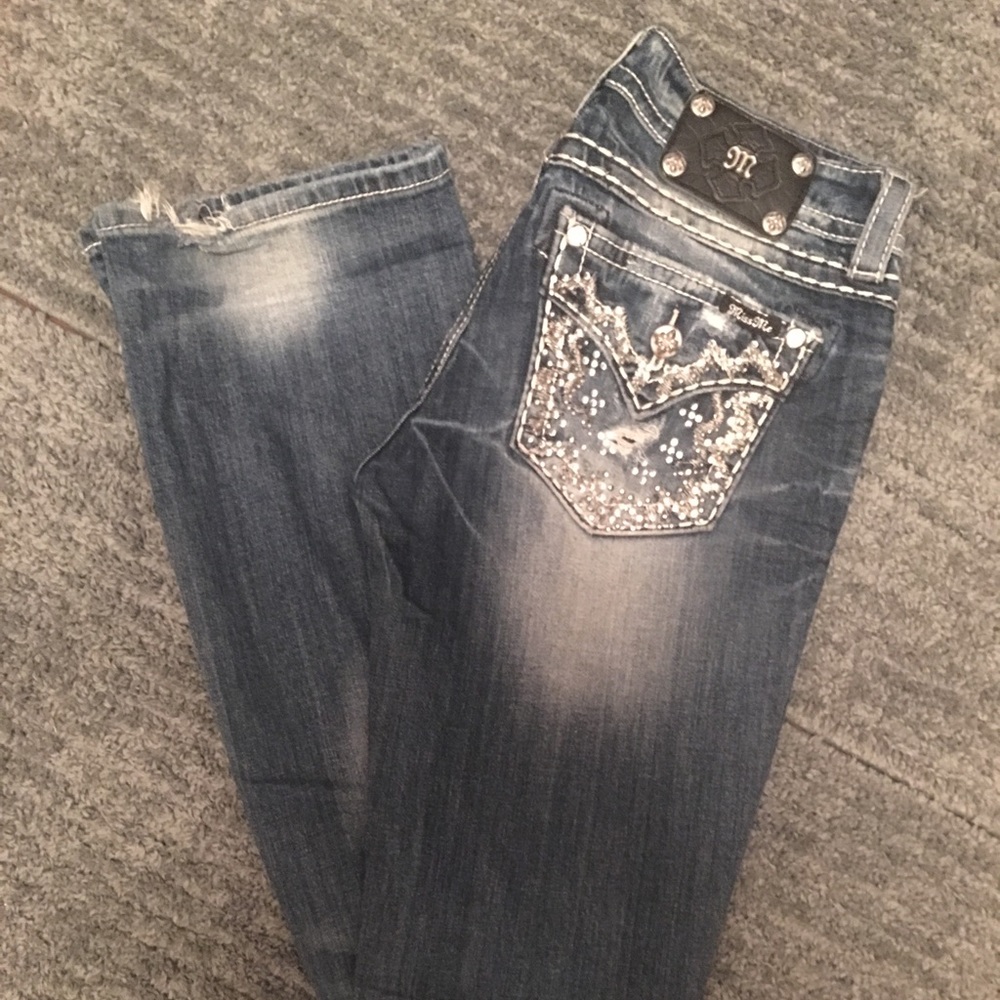 Distressed miss me jeans size 29