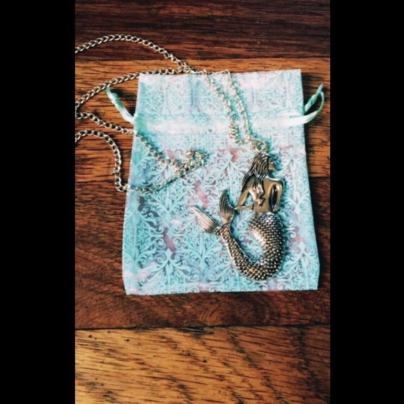 Mermaid Necklace 🐬🐠 - Picture 2 of 5