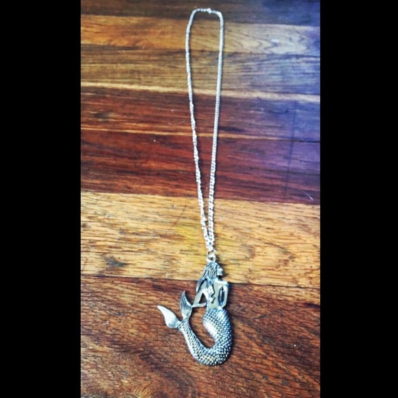 Mermaid Necklace 🐬🐠 - Picture 4 of 5
