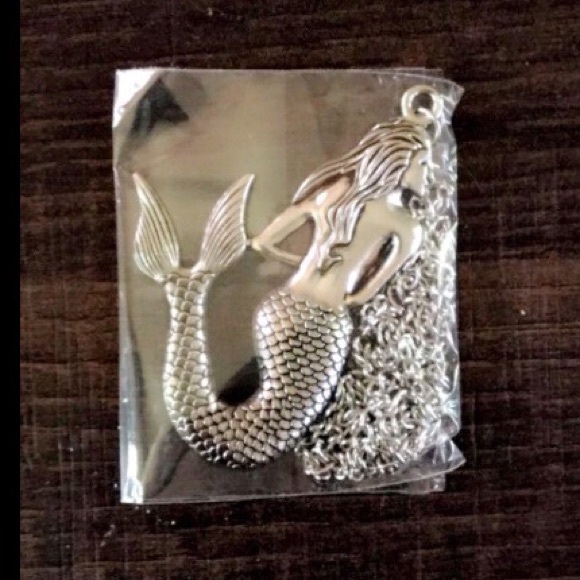 Mermaid Necklace 🐬🐠 - Picture 5 of 5