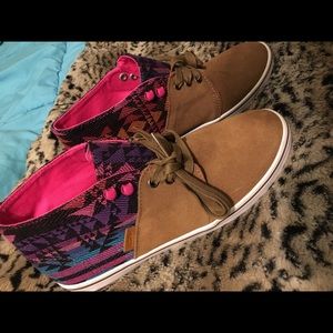 Size 8.5 high top tribal print moc vans