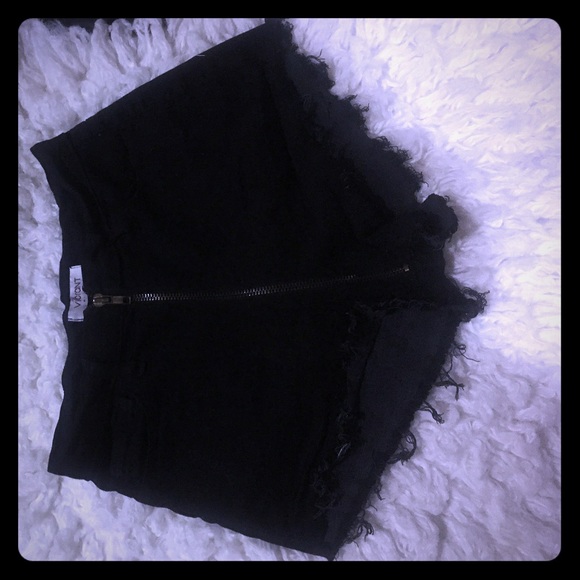 Zip me up Denim short shorts!!🖤😏 - Picture 1 of 3