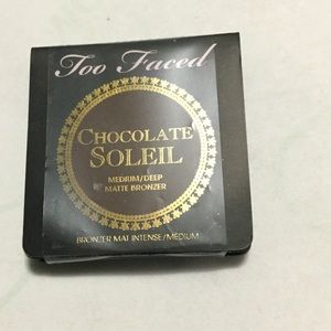 Two Faced Chocolate Soleil Medium/Deep Bronzer