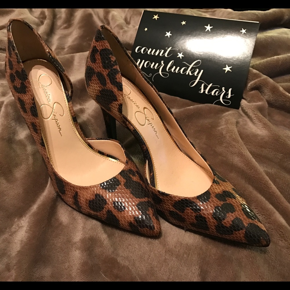 **SOLD** Jessica Simpson "Claudette" Natural Pumps