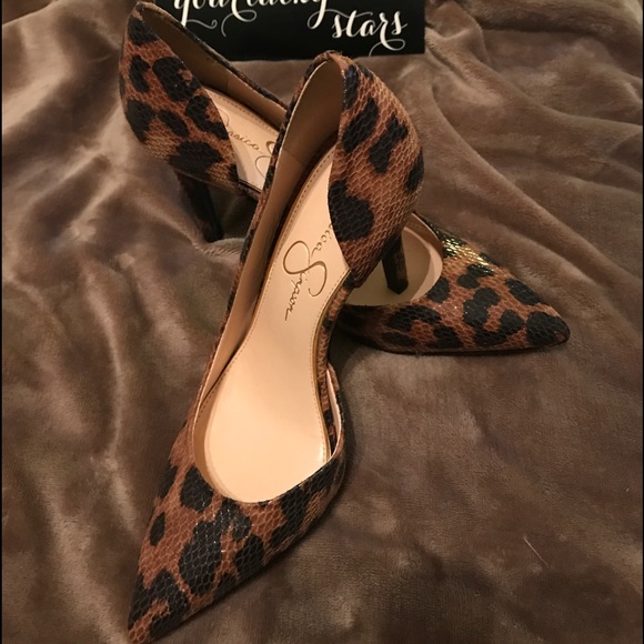 **SOLD** Jessica Simpson "Claudette" Natural Pumps - Picture 2 of 3
