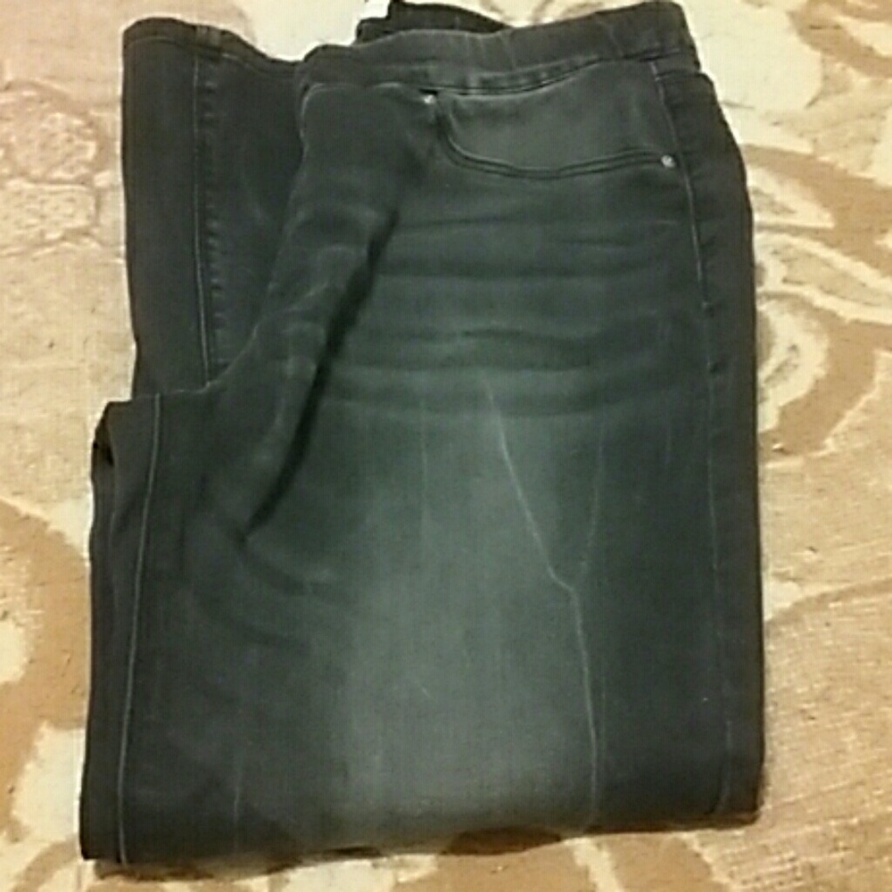LEI Capris