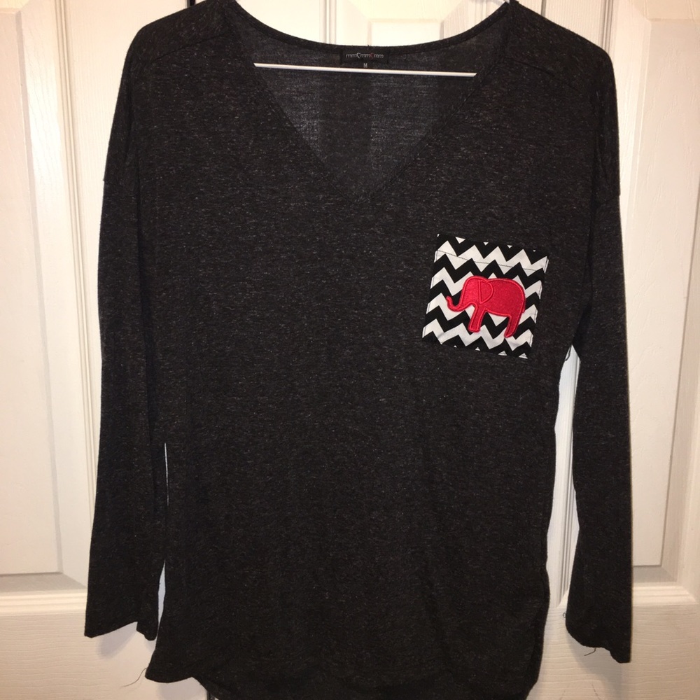 3/4 sleeve v-neck with elephant on chevron pocket