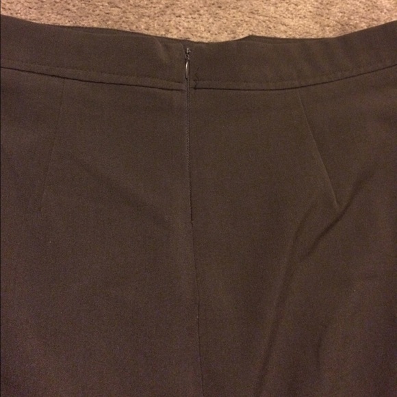 Size 4 Skirt.  20" long - Picture 3 of 4