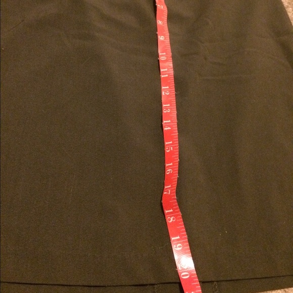 Size 4 Skirt.  20" long - Picture 4 of 4