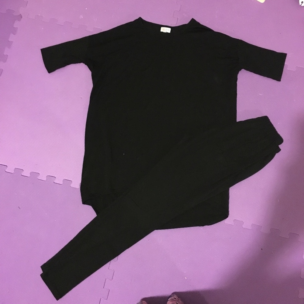 Lularoe Irma and leggings solid black. OS XXS
