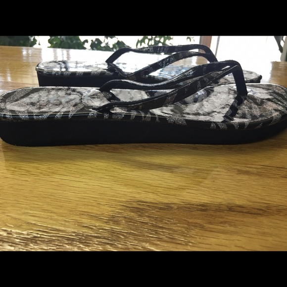 ✅Zebra Print Shiny Flip Flops✅ - Picture 3 of 3