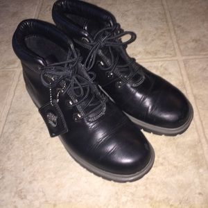 100% Authentic Timberlands Look new retail $150