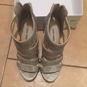Steve Madden Champagne studded shoes