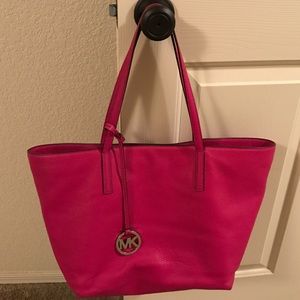 MK Izzy tote: Fuschia