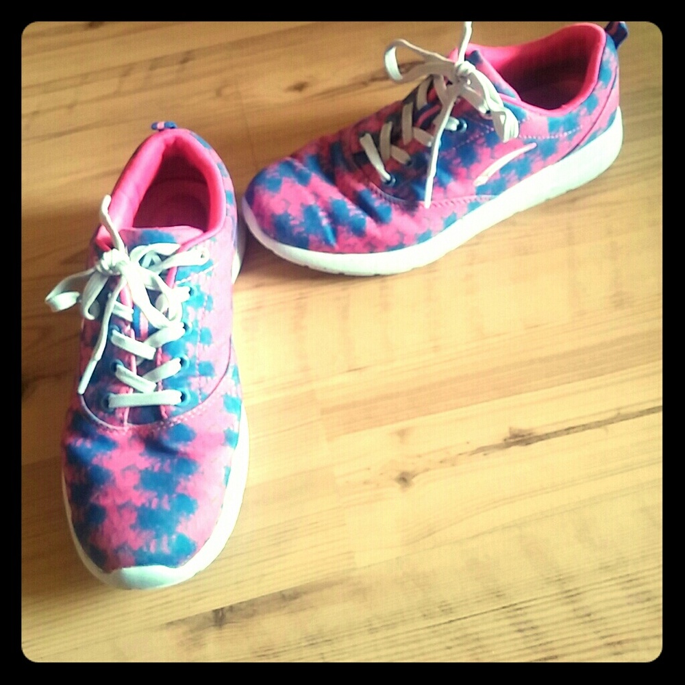 LA Gear Tennis shoes