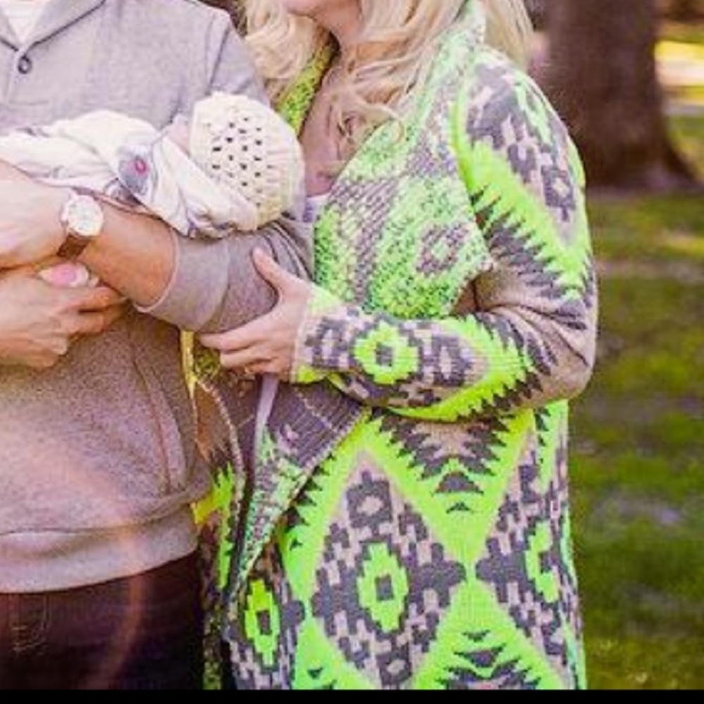 ✨SALE✨Boutique Lime and Gray Print Sweater