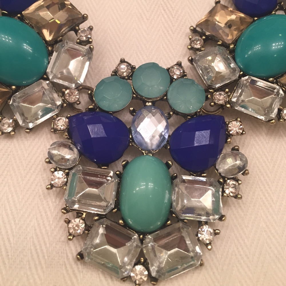 Stunning Statement Necklace!