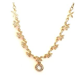 NEW Gorgeous Dainty Necklace and Earrings Set