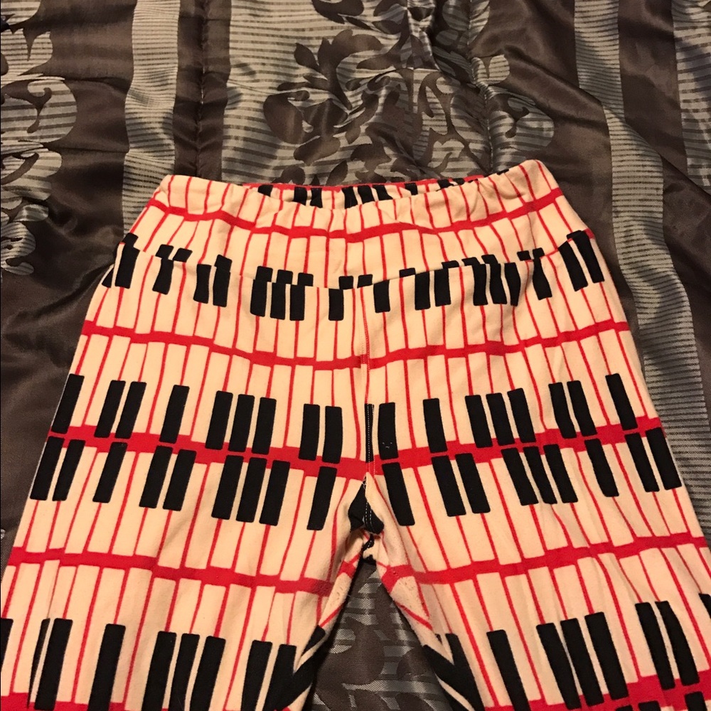 Lularoe piano leggings