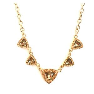 NEW Beautiful Necklace and Earrings Set