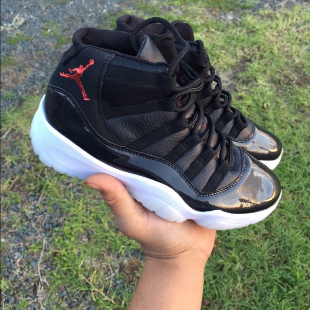 72-10 Retro 11 jordans sz 9