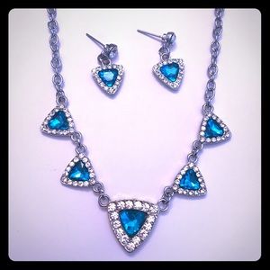 NEW Gorgeous Blue Stone Necklace and Earrings Set