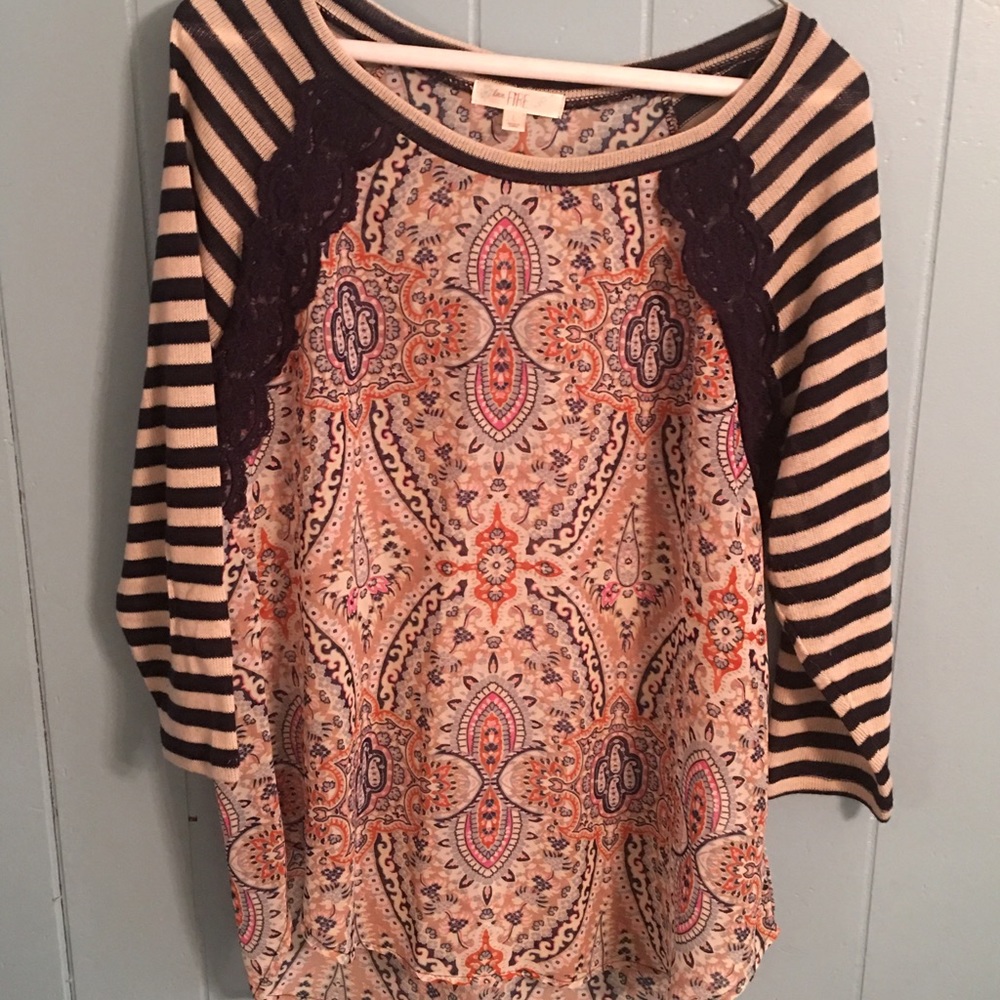 Buckle top size large