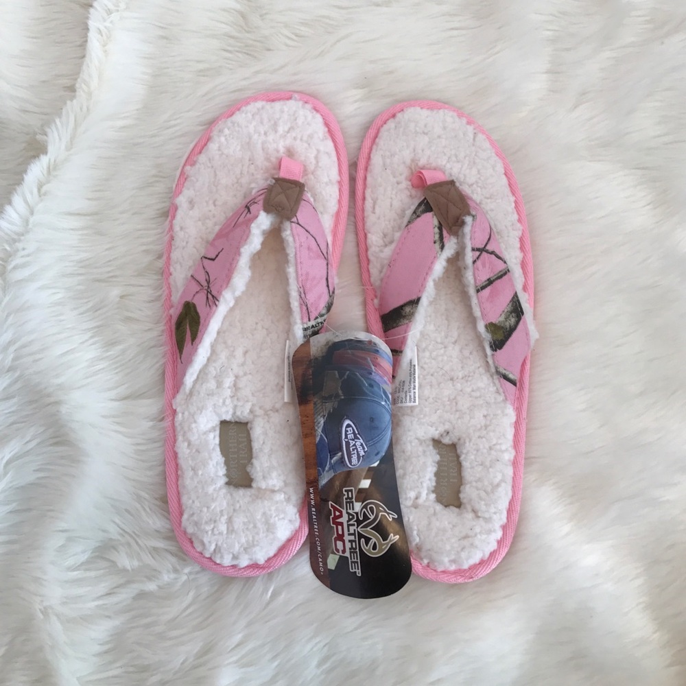NWT Women's RealTree pink camo slippers