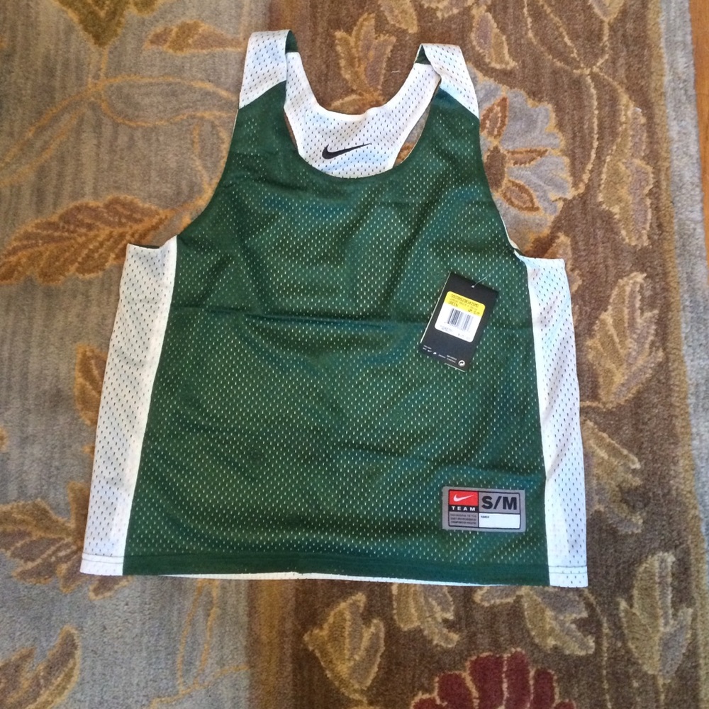 NWT Reversible Nike Pinney