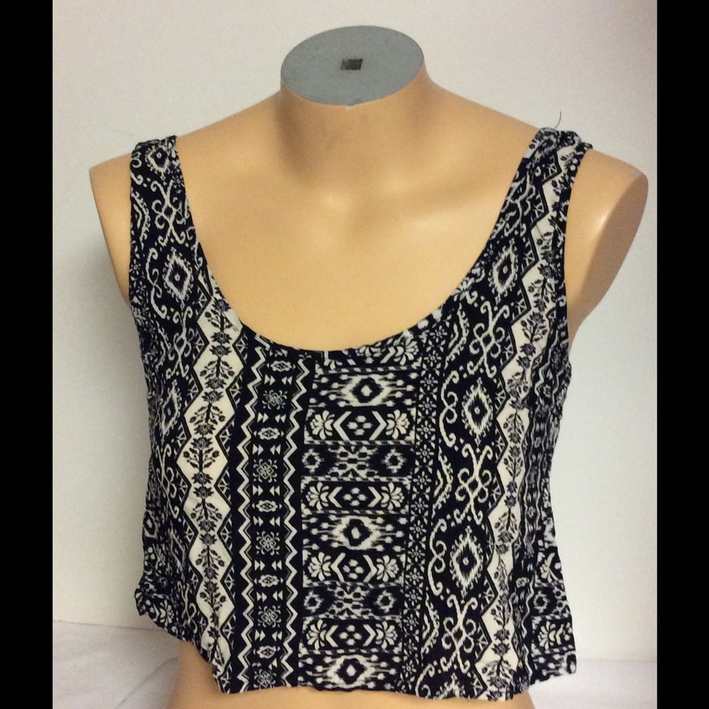 NWOT HOT KISS CROP TOP SIZE SMALL