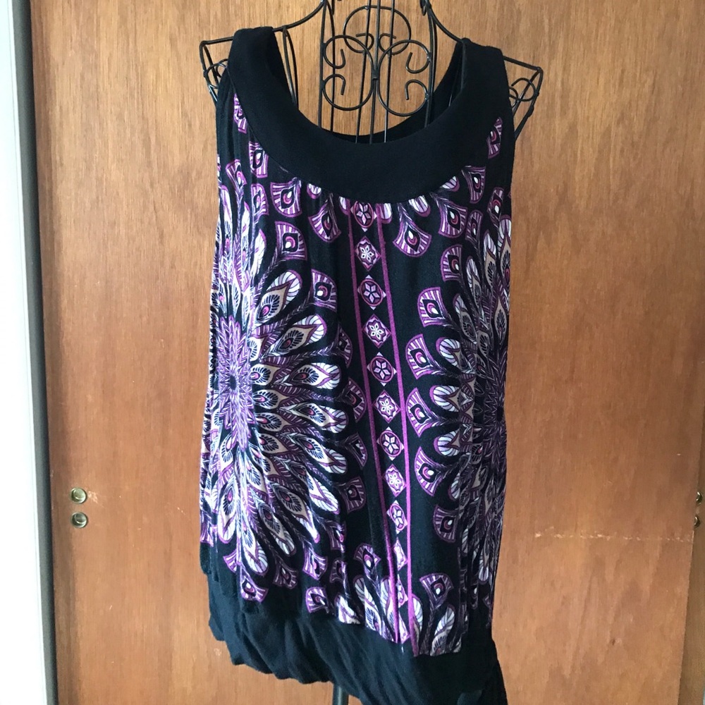 Sleeveless top with gorgeous purple pattern