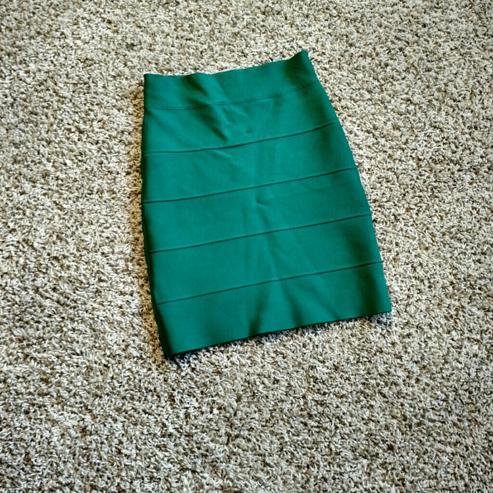 Bcbg max azria power skirt