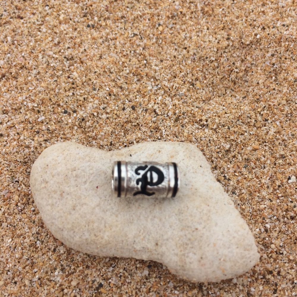 "P" Hawaiian barrel charm