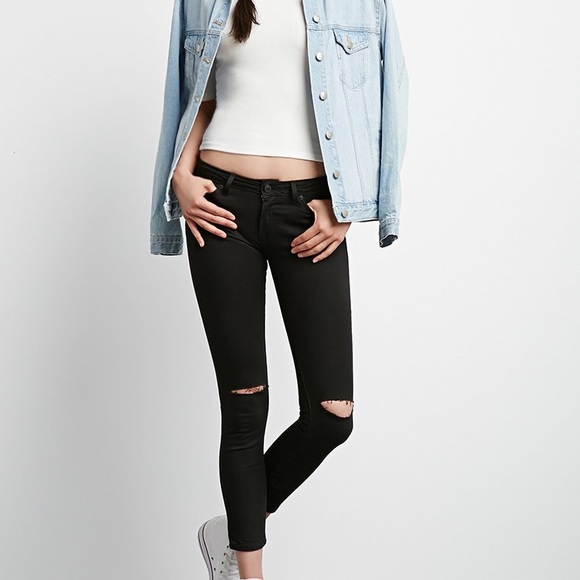 Forever 21 Denim - NWT! ✨ F21 black distressed skinny jeans 👖