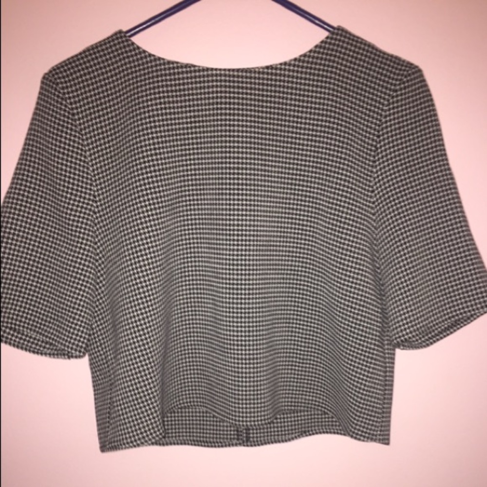 Black and white mod top