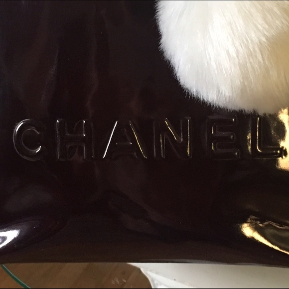 CHANEL Handbags - 💯%Authentic Chanel mahogany patent leather bag