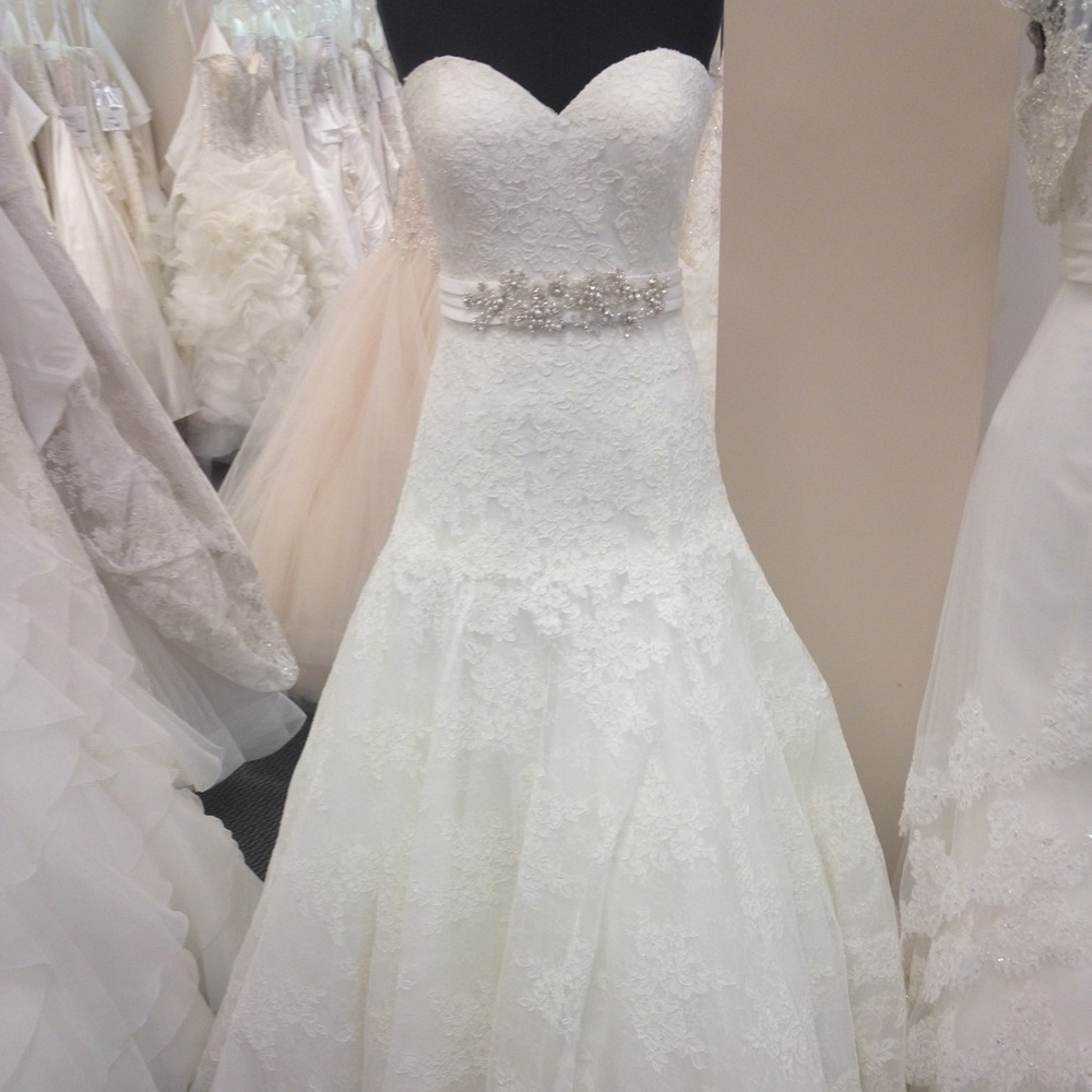 Allure lace ivory wedding dress. Size 6. $500