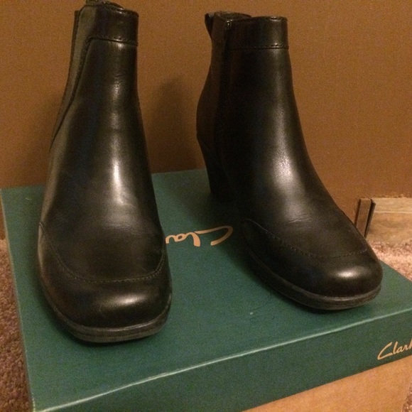 Clarks boots size 7 1/2 - Picture 2 of 2