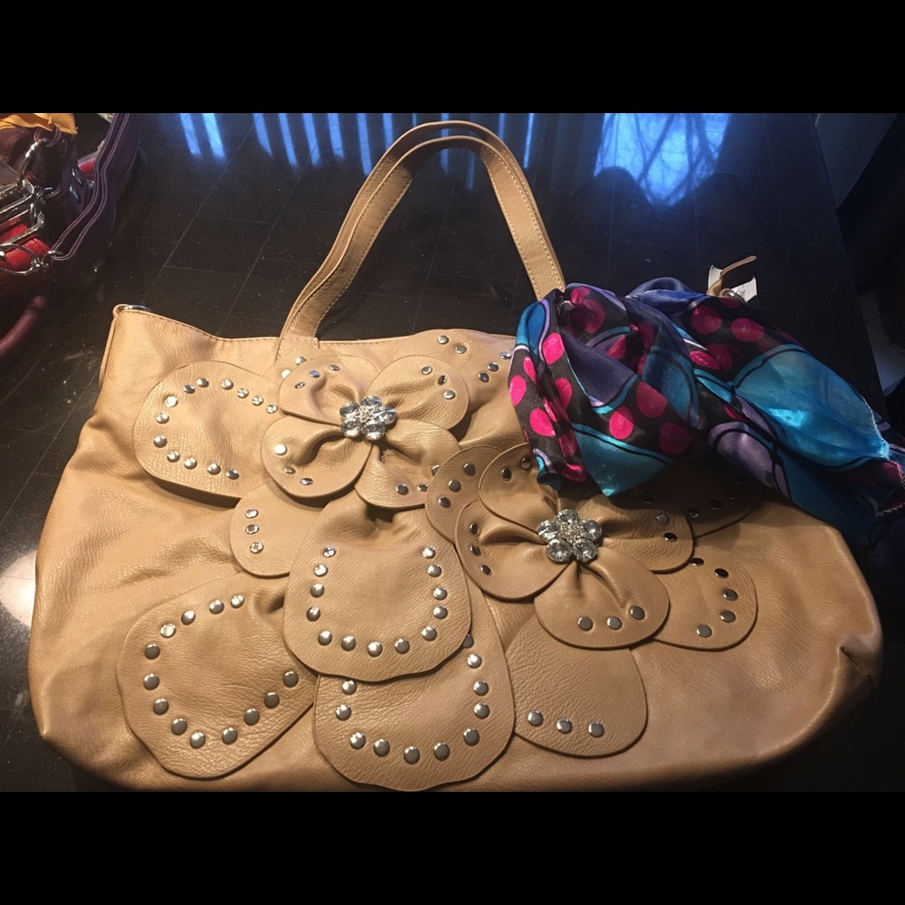Super cute purse with printed scarf