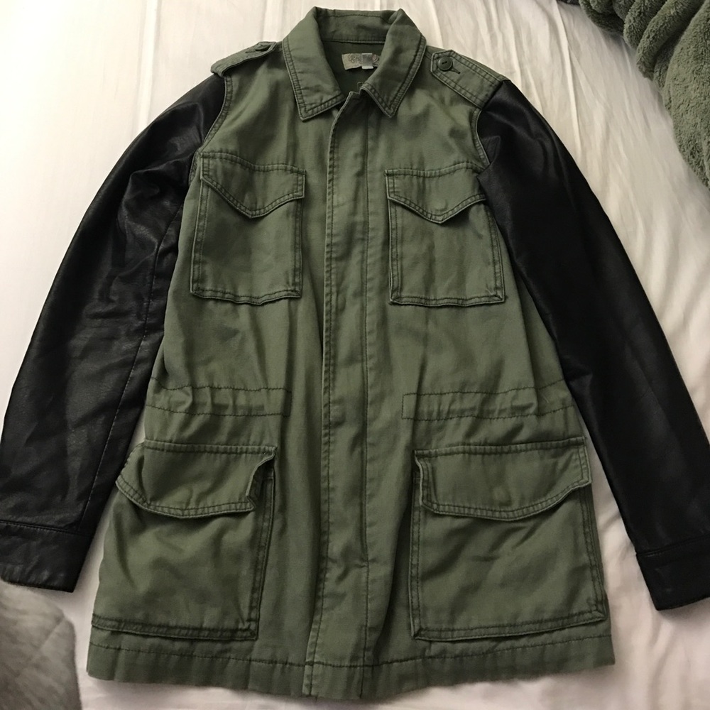 Super comfy army green jacket with leather sleeves